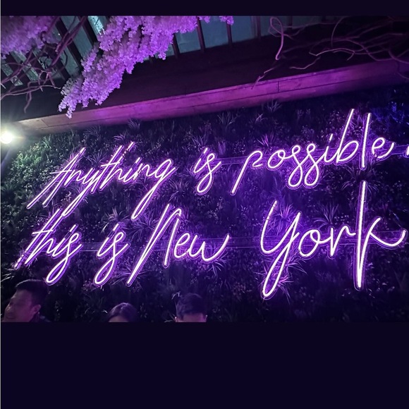 Meet your Posher, 5th Ave - Picture 1 of 1